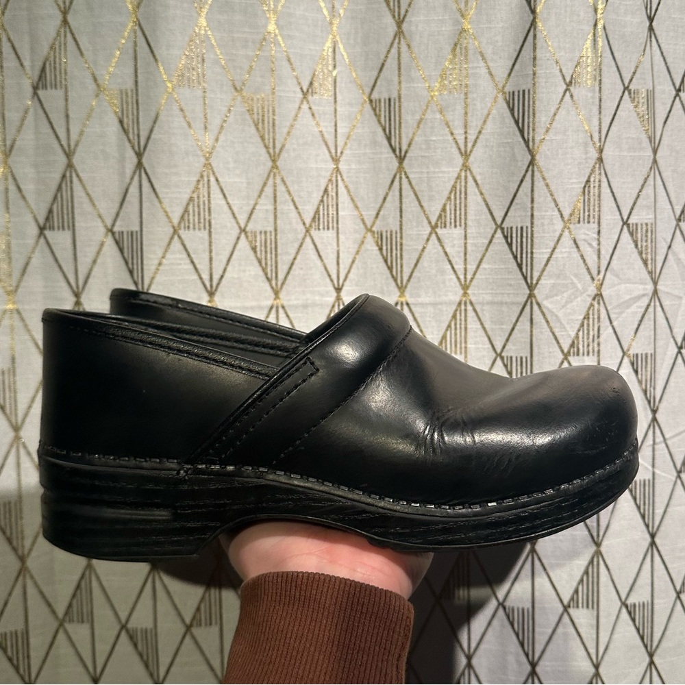 dansko black clogs
